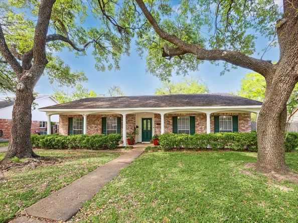 7802 Bellerive Drive, Houston TX 77036