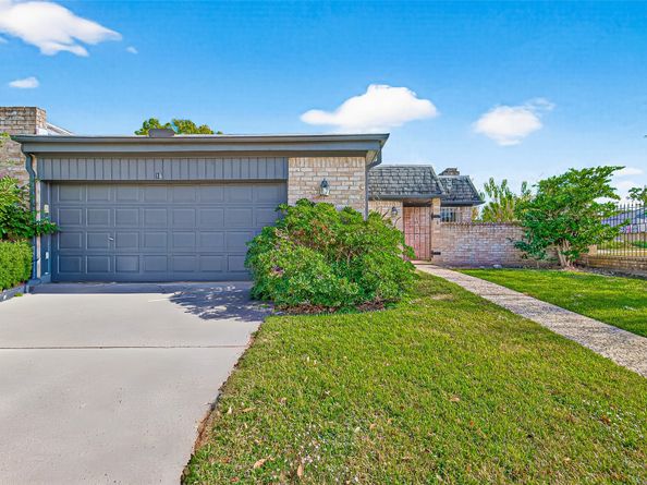 16 Tiffany Square, Sugar Land TX 77478