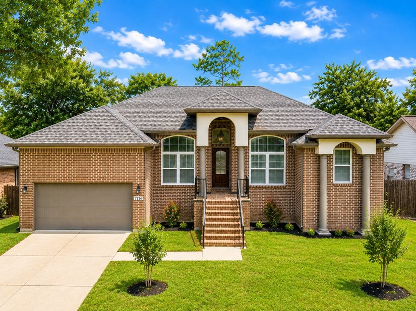 7214 Deep Forest Drive, Houston TX 77088