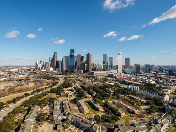 1711 Allen Parkway 1802, Houston TX 77019