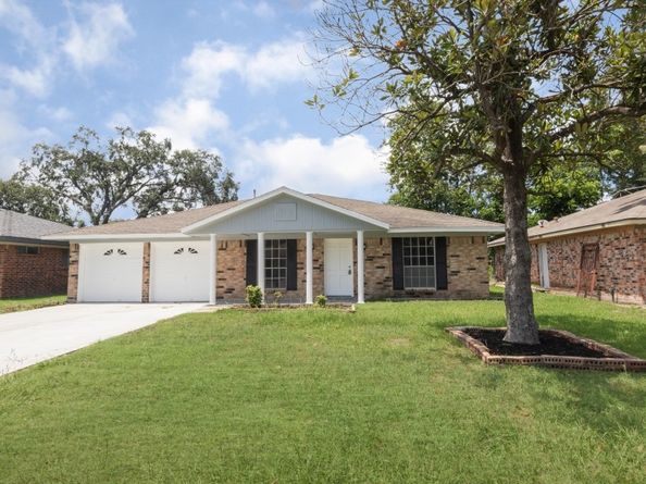 155 Coach Lamp Lane, Houston TX 77060