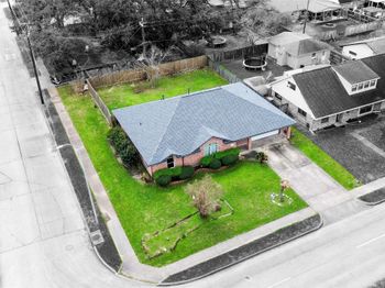 330 E Edgebrook Drive