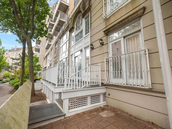 208 Shearwater Ct West 15, Jersey City NJ 07305