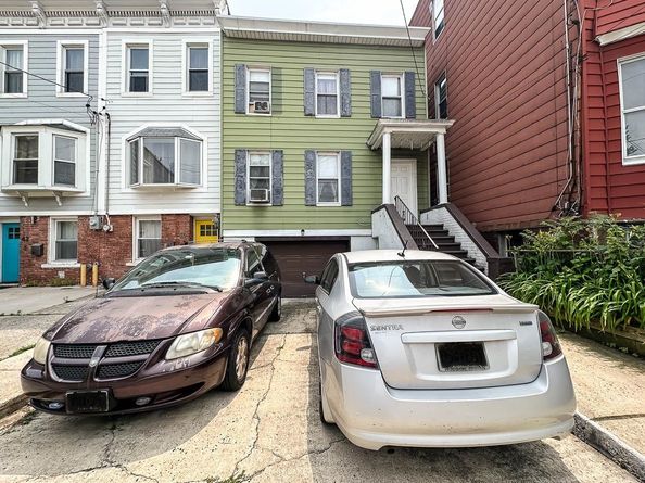 38 Van Reypen St, Jersey City NJ 07306