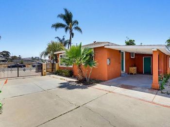 220 Calle Primera