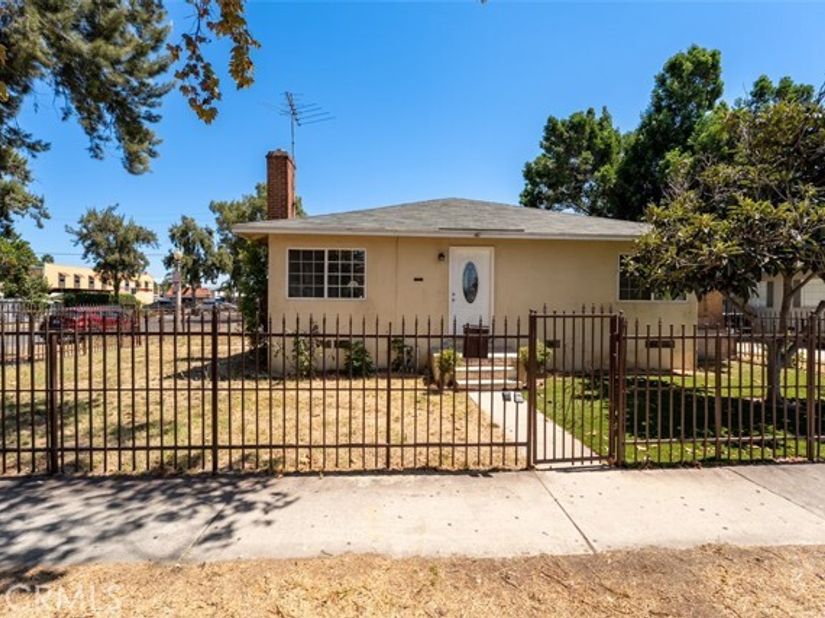 2101 S Sycamore, Santa Ana CA 92707
