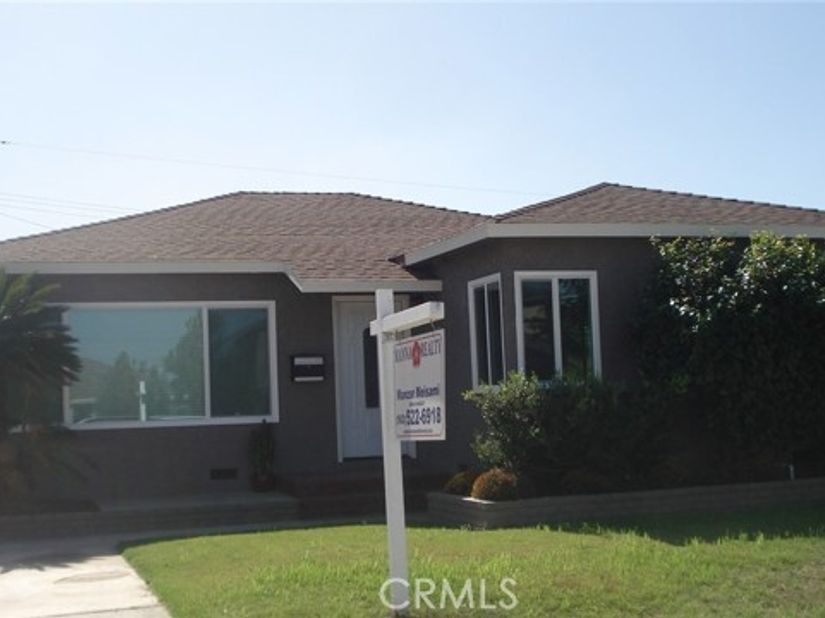 9044 Oak St., Bellflower CA 90706