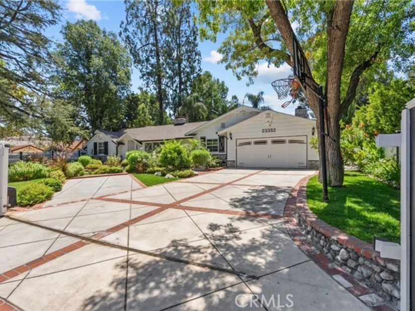 23352 Ostronic, Woodland Hills (los Angeles) CA 91367