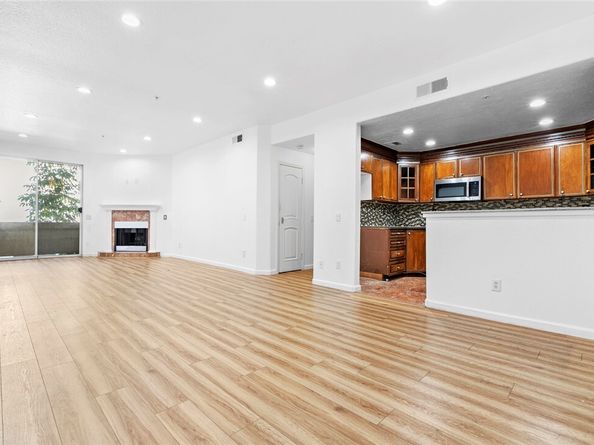 16940 Chatsworth 208, Granada Hills (los Angeles) CA 91344