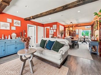 2526 E 220th
