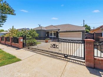2526 E 220th