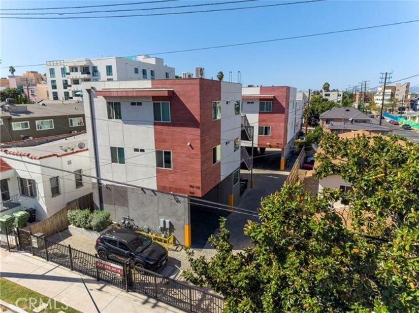 1107 S Hobart, Los Angeles CA 90006