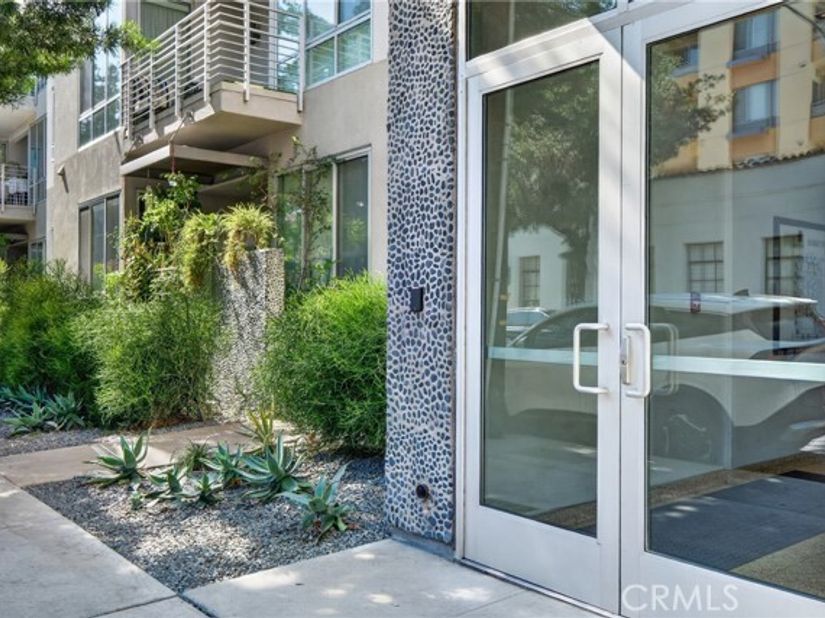 111 S De Lacey 306, Pasadena CA 91105
