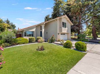 4216 Warbler Loop