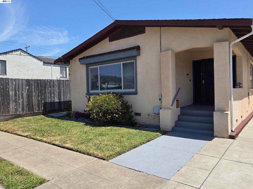 560 41St St, Richmond CA 94805