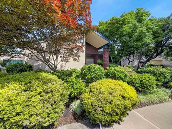 202 Baywood Rd