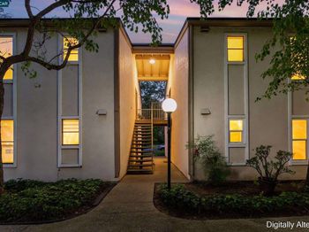 375 Camelback Rd