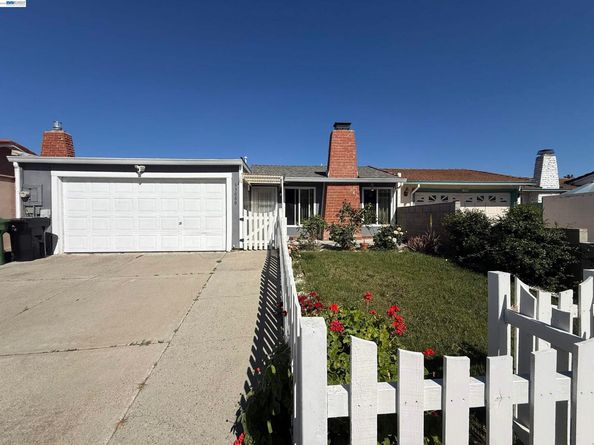 33080 Lake Mead Dr, Fremont CA 94555