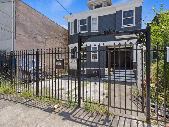845 Isabella Street, Oakland CA 94607