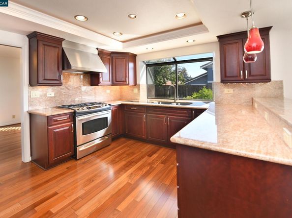 319 Oak Glen Ct, Martinez CA 94553