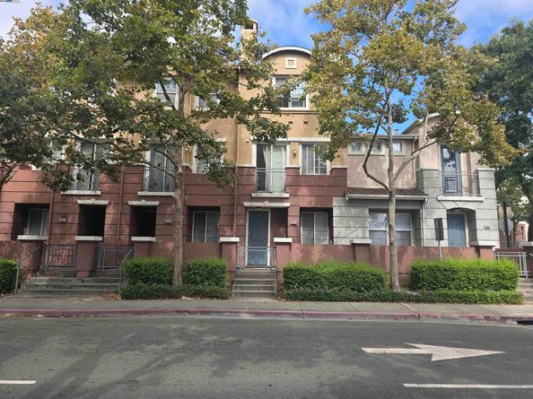 706 City Walk Pl 2, Hayward CA 94541