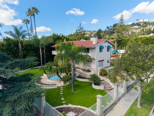 2205 N Catalina Street, Los Angeles CA 90027