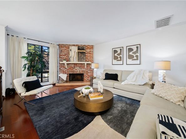 18100 Burbank 11, Tarzana CA 91356