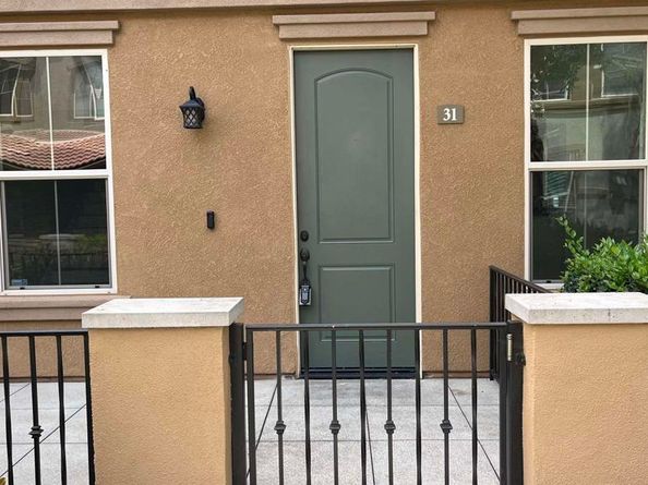 10710 Canyon Grove Trail 31, San Diego CA 92130
