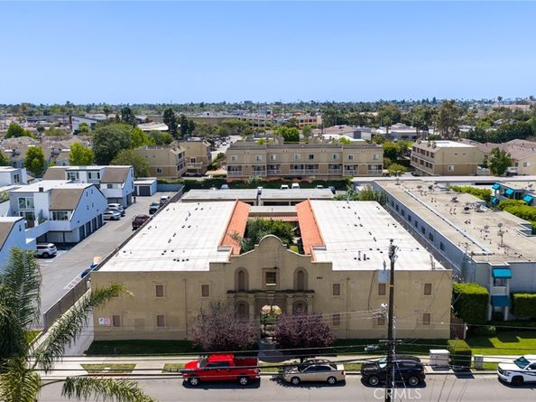 293 Avocado Street, Costa Mesa CA 92627