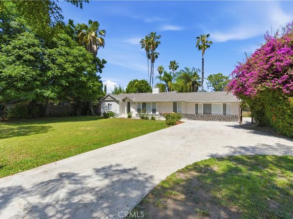 17363 Saticoy Street, Northridge CA 91325
