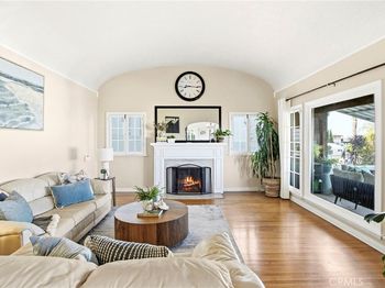1225 S Leland