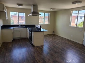944 W 74th