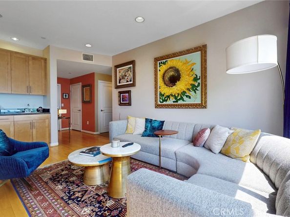 4821 Bakman Avenue 405, North Hollywood CA 91601