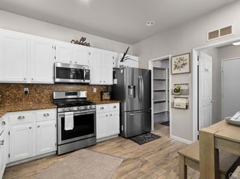 6303 Avenida De Las Vistas