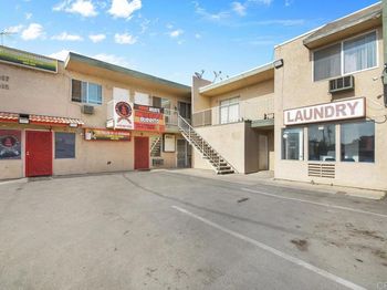 1015 17 Grand Avenue