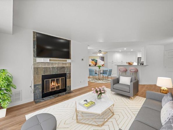 7283 Camino Degrazia 11, San Diego CA 92111