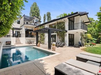 16820 Oak View Drive