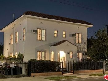 1046 S Kenmore Avenue