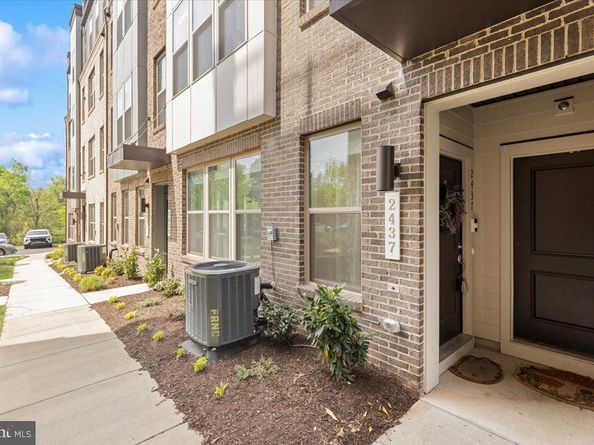 2437 Silver Line Aly 69A, Herndon VA 20171