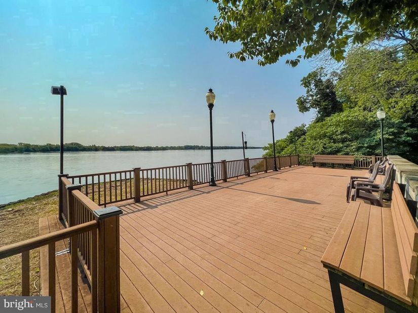 44303 Delaire Landing Road 303, Philadelphia PA 19114