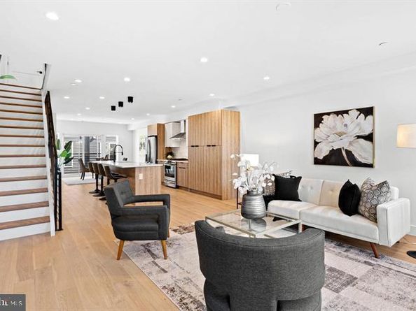 2812 S 9TH Street, Philadelphia PA 19148