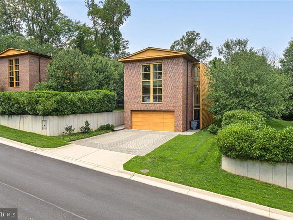 2500 Buckelew Drive, Falls Church VA 22046