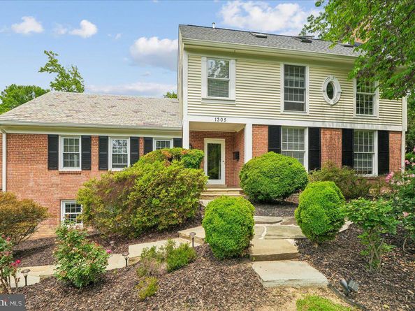 1305 Key Drive, Alexandria VA 22302