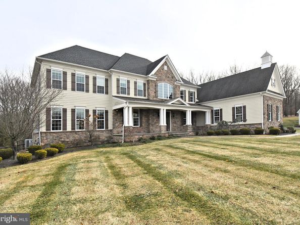 19 Goldney, Newtown PA 18940