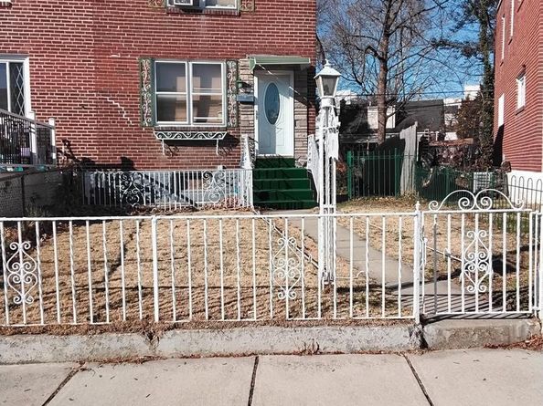 27 Concord Road, Darby PA 19023