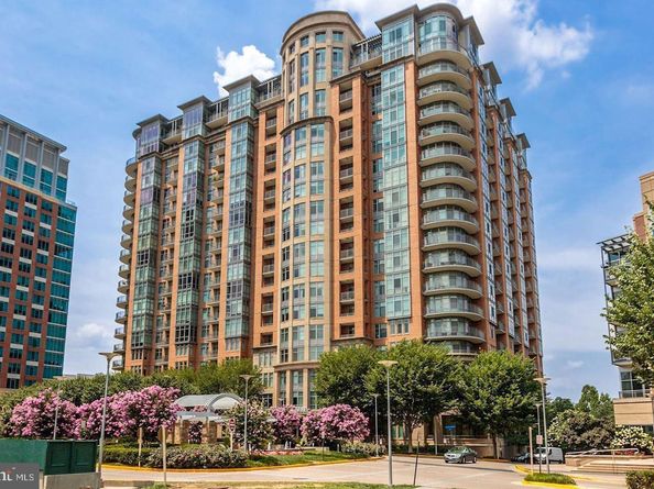 8220 Crestwood Heights Drive 814, Mclean VA 22102