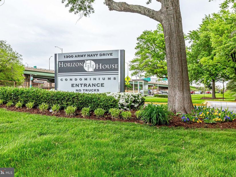 1300 Army Navy Drive 827, Arlington VA 22202