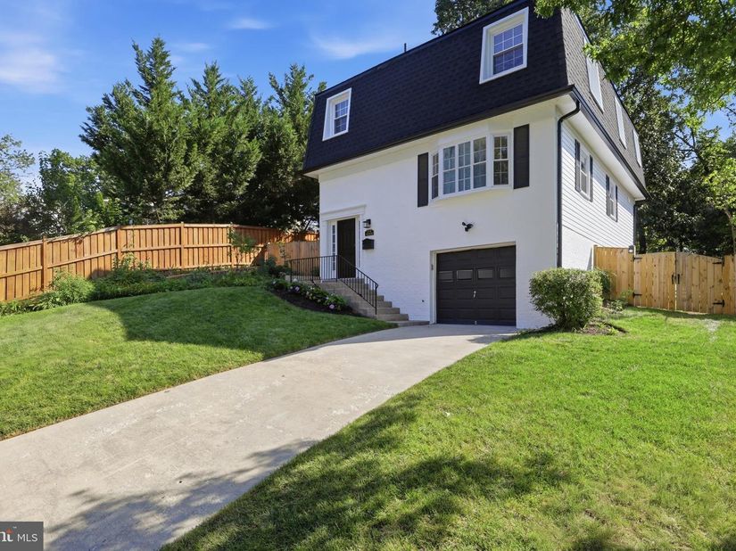 250 Aspen Street, Alexandria VA 22305