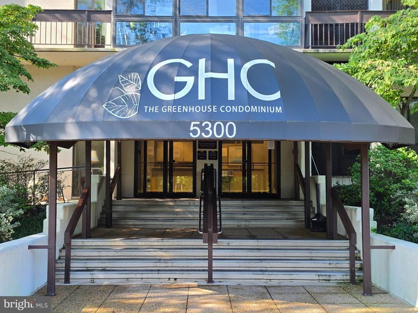 5300 Holmes Run Parkway 814, Alexandria VA 22304