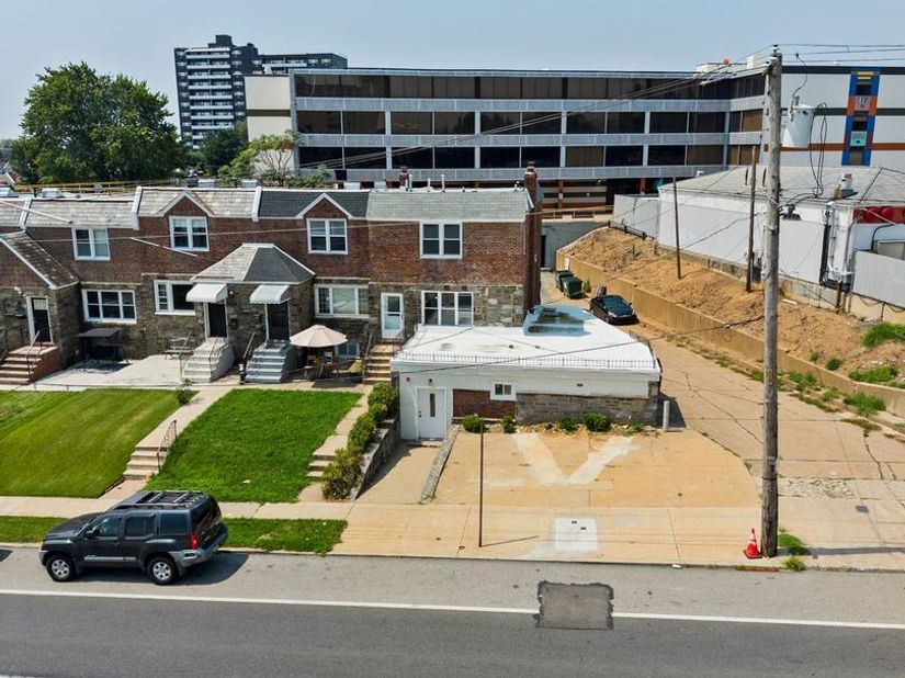 2832 Belmont Avenue, Philadelphia PA 19131